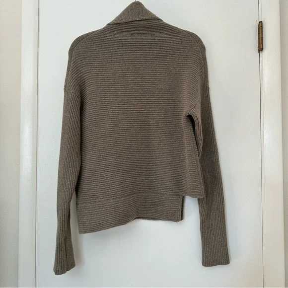 Aritzia Babaton Women’s Mika Sweater Funnel Neck Wool
Cashmere Medium - Picture 4 of 13